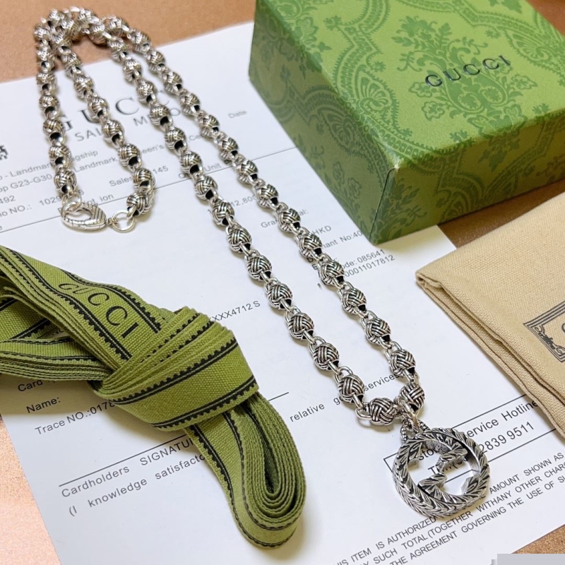 G*u*i necklaces